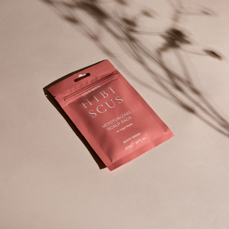 Rated Green HIBI SCUS Drėkinanti plaukų kaukė “Cold Brew Hibiscus Moisturizing Scalp Pack w/ Sugar Maple”